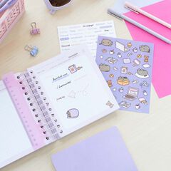 Agenda 11meses día/pág M mult 24-25 Pusheen